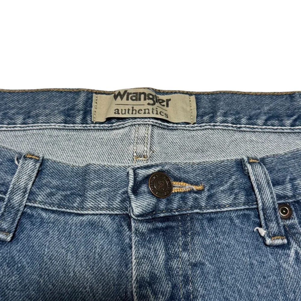 Wrangler Z2S0SW Light Wash Relaxed Fit Cotton Denim Jean Shorts Men's 38‎